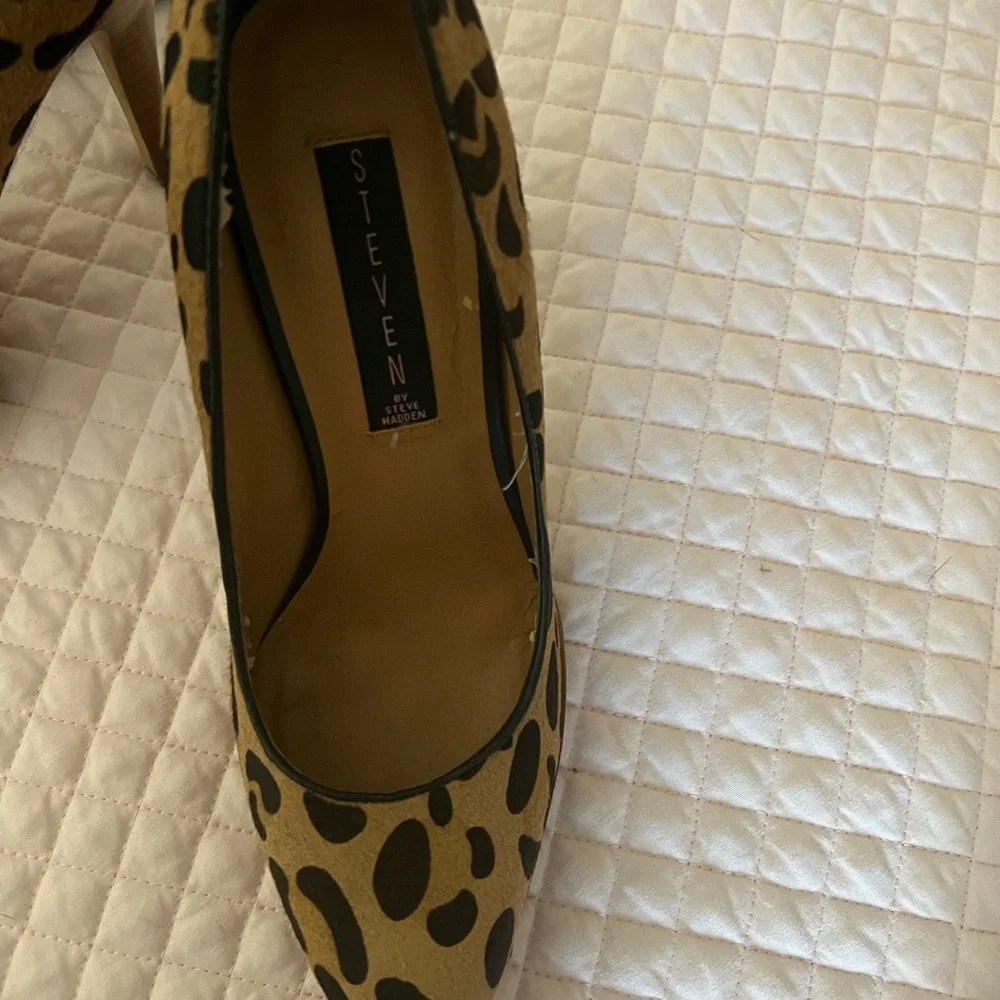 Steven by Steve Madden Leopard Print Pumps Size 8M - Picture 3 of 4